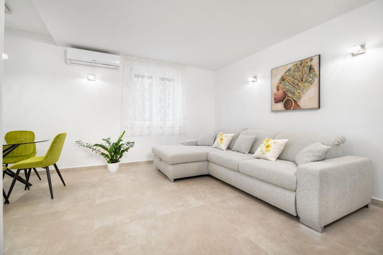 Apartment Amadeo Spalato Esterno foto